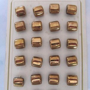 23 boutons vintage en verre doré brillant, fabriqué en France vers les années 1950, sur carte originale pour pulls, vestes et bien plus encore