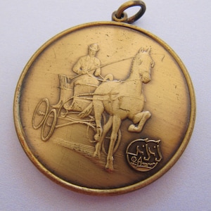 Vintage Art Medal Pendant Horse and Buggy Carriage, Burnished aged-brasstone Medallion for horse fans, Grote Brogel Belgium Belgian Flemish