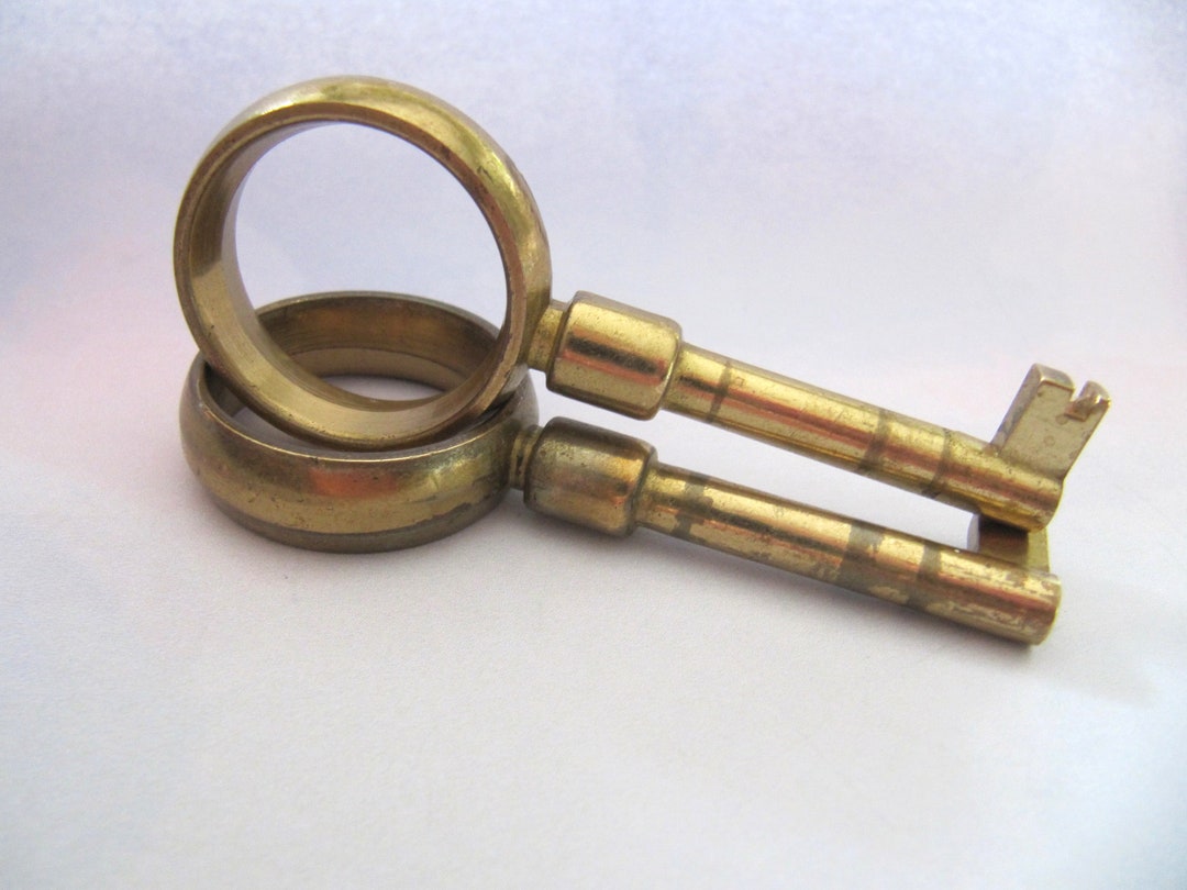 2 Matching Vintage Brass Skeleton Keys Round Circular Bow, Refurbish