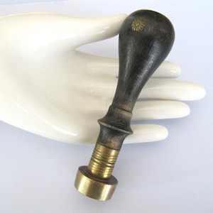 Sello de cera de madera antiguo de 1821 con base de bronce Fabricado en Francia a fines del siglo XIX, para Boisnard & Co. Cognac, sello francés para lacre