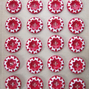 Botones de caseína Galalith de 20 mm sin usar, en cartón, de los años 30, 24 botones de plástico Art Deco vintage de 13/16 de pulgada, rojos y blancos, de buena calidad. Fabricados en Alemania.