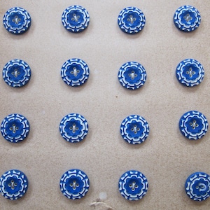Botones de caseína Galalith de 13 mm sin usar, en cartón, de los años 30, 24 botones de plástico Art Deco vintage de 1/2 pulgada en azul oscuro medio y blanco. Fabricados en Alemania.