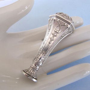 Cachet de sceau de cire Français en argent massif 800, beau design d'acanthe et de fleurs en cascade, de l'antiquité au vintage fabriqué en France pour la cire à cacheter