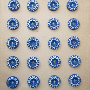 Botones de caseína Galalith de 15 mm sin usar, en cartón, de la década de 1930, 24 botones de plástico Art Deco vintage de 5/8 de pulgada en azul oscuro medio y blanco. Fabricados en Alemania.
