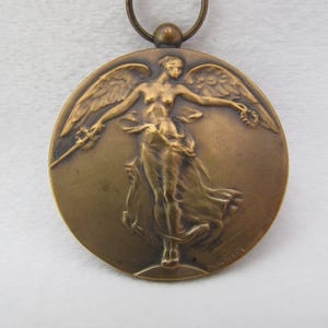 Médaille d'art belge, déesse ange de la victoire, pendentif médaillon des nations alliées de la Première Guerre mondiale, 1914 1918, antiquités belges de la Première Guerre mondiale, années 1910 Paul Dubois