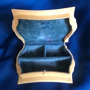 Vintage Pyralin DuBerry Vanity Jewelry/Trinket Box