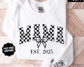 Sudadera de mamá a cuadros, suéter retro para mamá, regalo para el día de la madre, camisa vintage de mamá a cuadros, mamá EST 2025, mamá universitaria, mamá coqueta