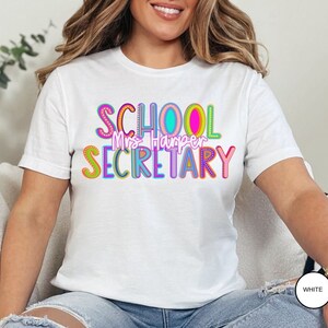 Camisa de secretaria de la escuela, camisa personalizada de la oficina de la escuela, regalo de secretaria, camiseta del personal de la escuela, camisa de secretaria personalizada, camiseta de secretaria, oficina imagen 3