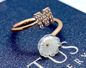 Gepersonaliseerde beginletterring | Lente bloem zilveren ring | Handgemaakte sieraden | Open Ringen voor Vrouwen | Aangepaste eerste ring | Alfabetring