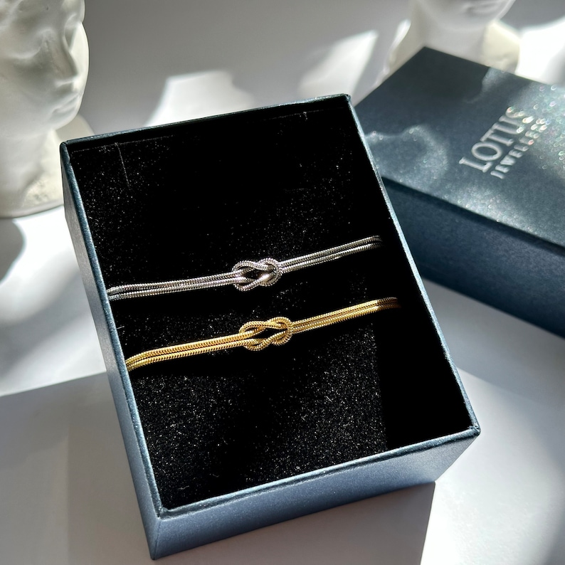 Love Knot paren armbandenset Bijpassende armbanden voor koppels Handgemaakte sieraden Relatiearmband oneindigheid armband Couple (2 Bracelet)