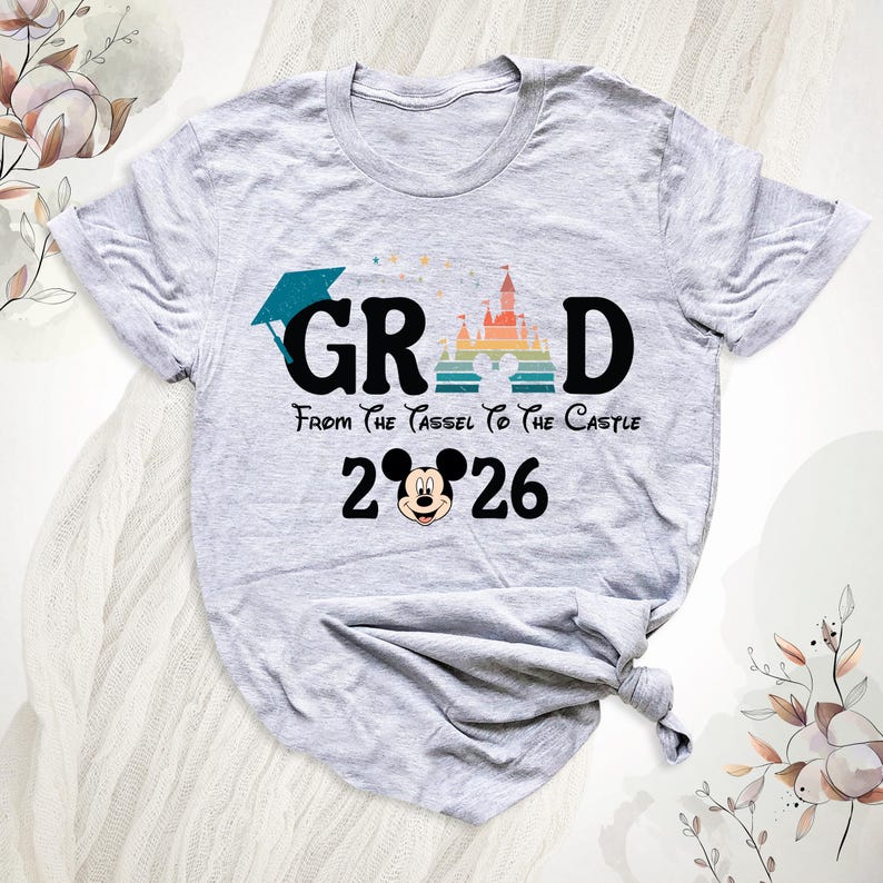 Camisetas personalizadas de graduación de Disney, camiseta a juego para viaje familiar, camiseta de la promoción de 2026 de Disney, camiseta de graduación de Disney, camiseta de Disneyland, camiseta de Disneyworld. imagen 10