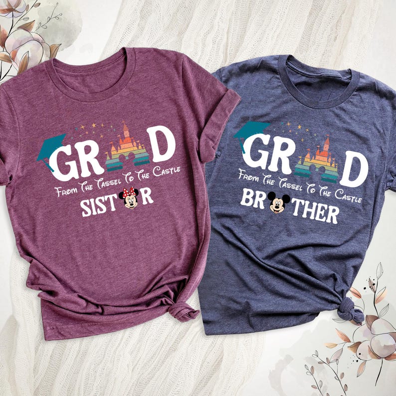 Camisetas personalizadas de graduación de Disney, camiseta a juego para viaje familiar, camiseta de la promoción de 2026 de Disney, camiseta de graduación de Disney, camiseta de Disneyland, camiseta de Disneyworld. imagen 11