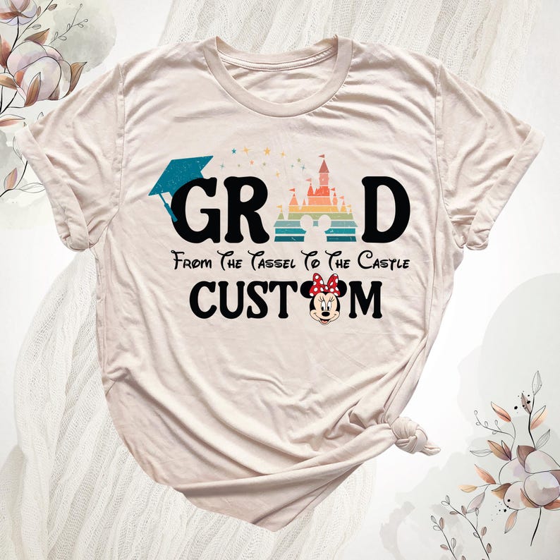 Camisetas personalizadas de graduación de Disney, camiseta a juego para viaje familiar, camiseta de la promoción de 2026 de Disney, camiseta de graduación de Disney, camiseta de Disneyland, camiseta de Disneyworld. imagen 9