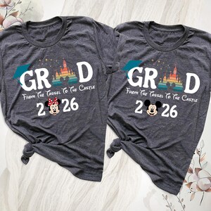 Camisetas personalizadas de graduación de Disney, camiseta a juego para viaje familiar, camiseta de la promoción de 2026 de Disney, camiseta de graduación de Disney, camiseta de Disneyland, camiseta de Disneyworld. imagen 6