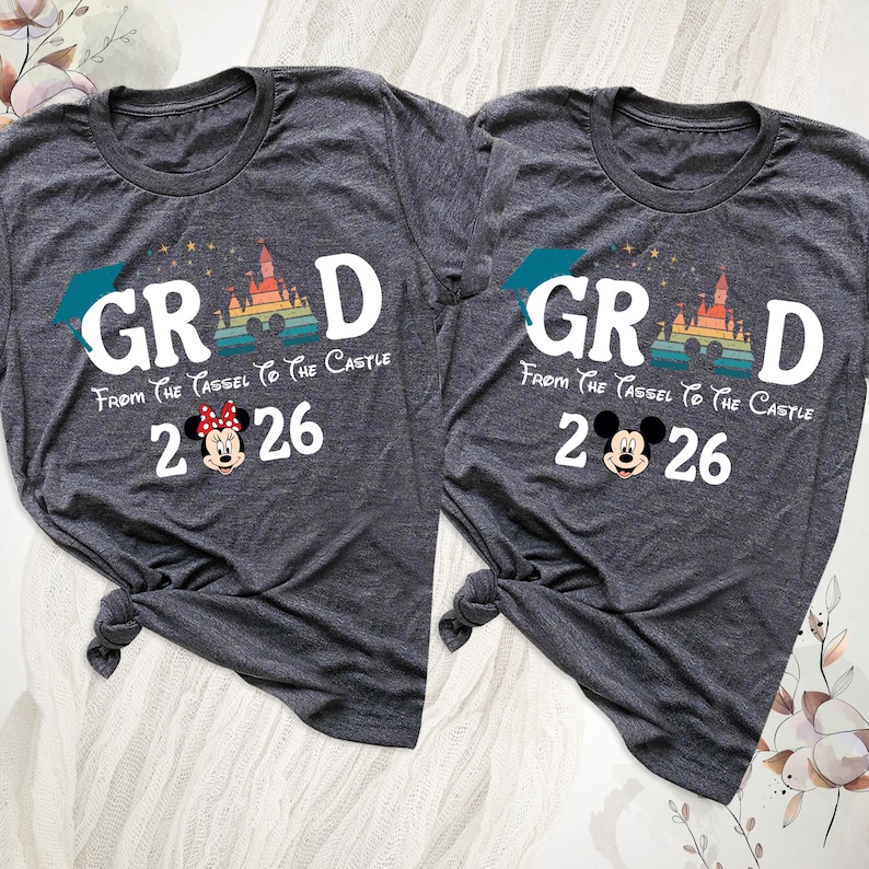 Camisetas personalizadas de graduación de Disney, camiseta a juego para viaje familiar, camiseta de la promoción de 2026 de Disney, camiseta de graduación de Disney, camiseta de Disneyland, camiseta de Disneyworld. imagen 6