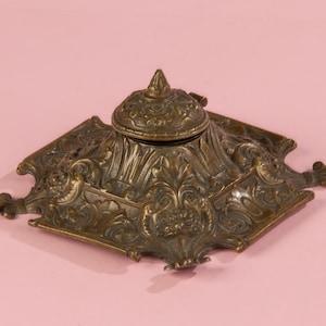 Bronzefarbenes Tintenfass – Renaissance-Stil