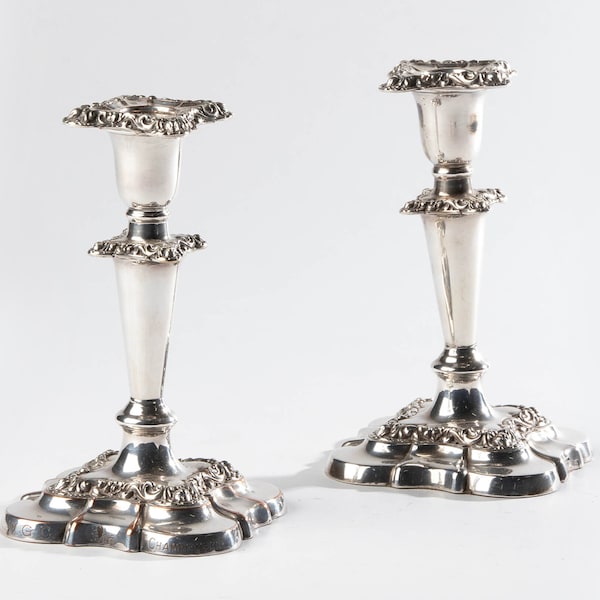 Pareja de Candelabros Ingleses Vintage Plateados