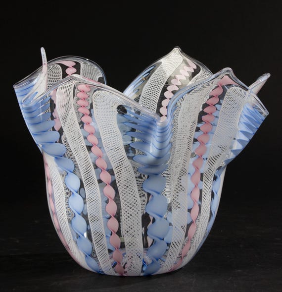 Große Glasschale in Taschentuchform – venezianisches Latticino-Glas