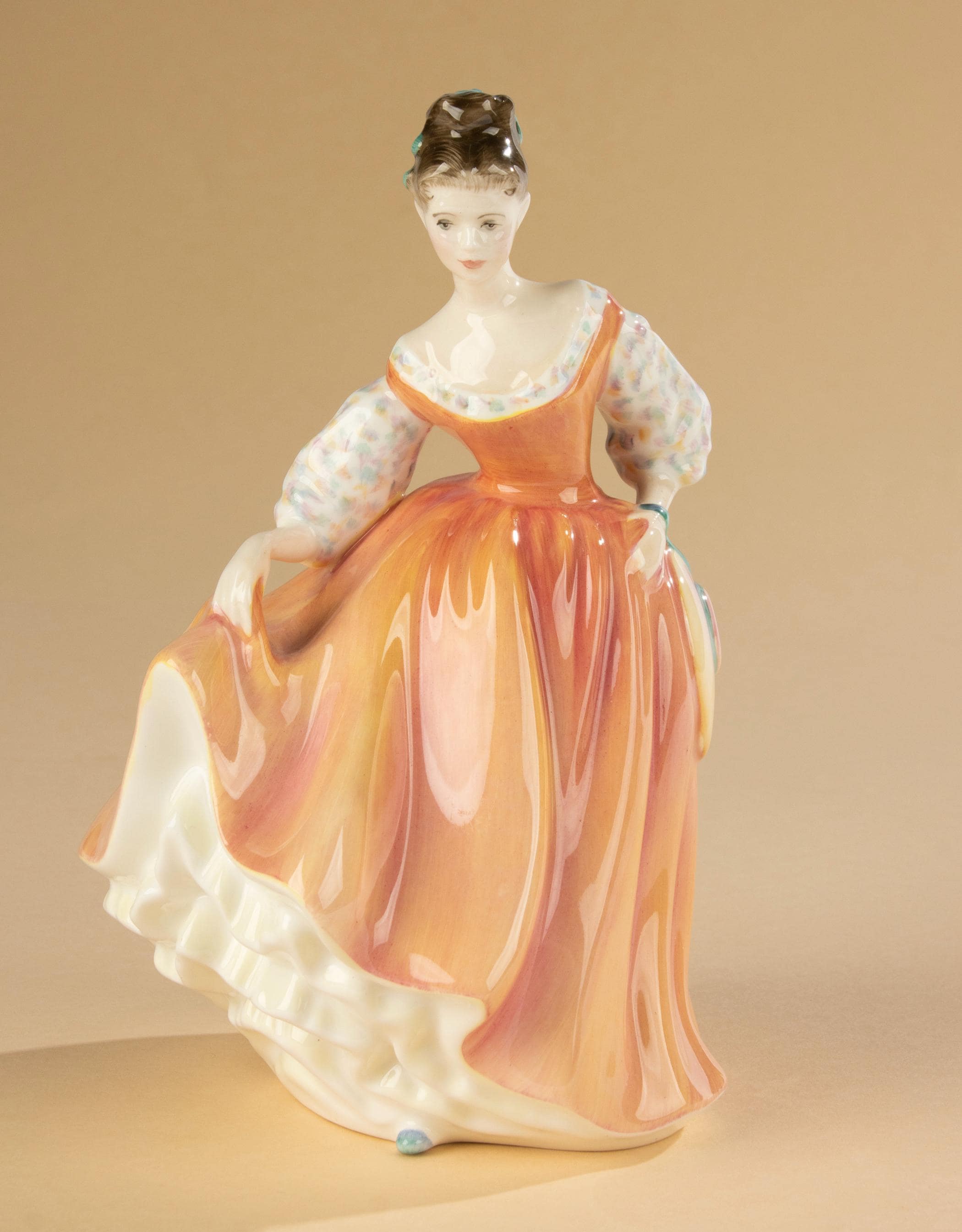 ロイヤルドルトン陶器人形 Fair Lady Royal Doulton Figurine - Fair Lady - Etsy