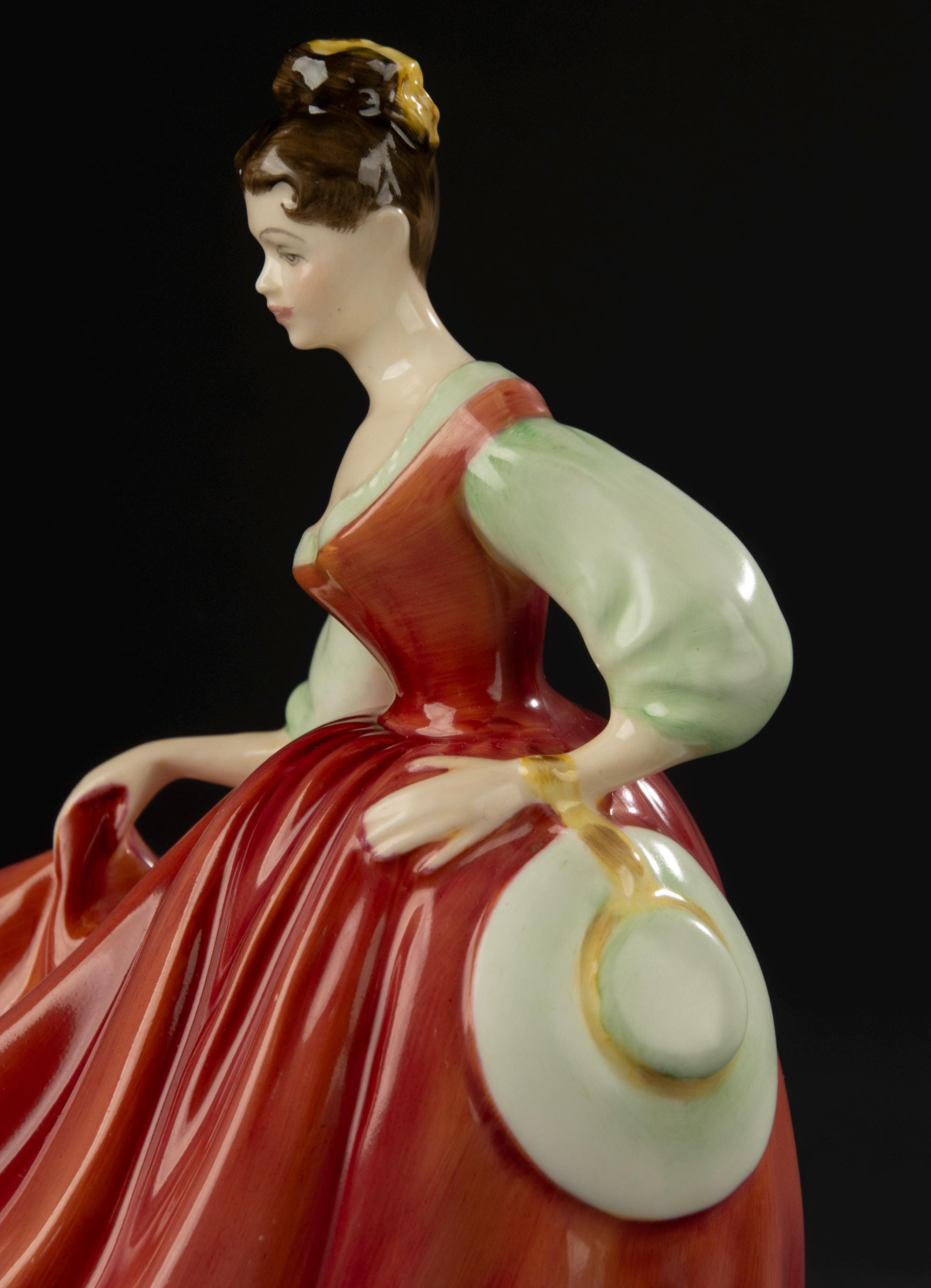 ロイヤルドルトン陶器人形 Fair Lady Royal Doulton Figurine - Fair Lady Red - Etsy Canada