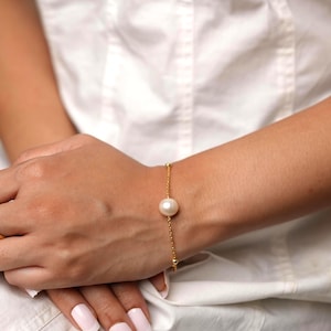 Minimalist Single Pearl Bracelet, Sterling Silver Pearl Bracelet, Natural Freshwater Pearl Bracelet Beads Chain, Bridesmaid Gift for her,mom