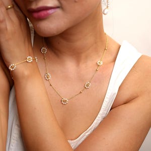 Dainty Pearl Flower Necklace, Flower Choker for Women, Freshwater Pearl with Gold Bead Flower Jewellery, Gift for Her, Mother&#39;s Day Gift