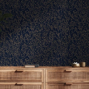 Carta da parati floreale blu navy, elegante carta da parati floreale scura, carta da parati da giardino di lusso, arredamento rustico per la casa