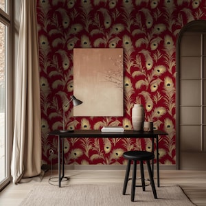 Carta da parati Art Déco con piume di pavone in oro e rosso / Carta da parati decorativa per interni glamour, carta da parati tradizionale
