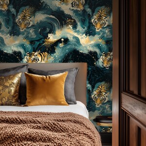 Carta da parati Majestic Tiger - Carta da parati murale con onde oceaniche scure - Arte della fauna selvatica feroce - Decorazione audace - Stacca e attacca