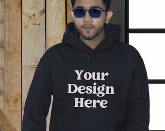 Black Gildan 18500 Hoodie Mockup: Männliches Model (Digitaler Download)