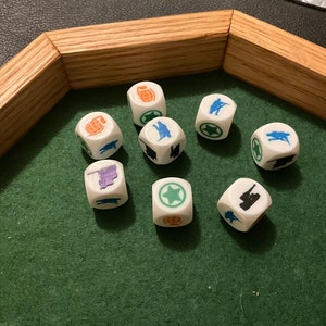 8 battle dice compatible with Memoir 44