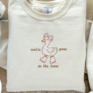 Embroidered Auntie Silly Goose Sweatshirt,New Pregnancy Announcement Sweater,Mothers Day Gift for Auntie, Funny Wine Lover Gift for Auntie