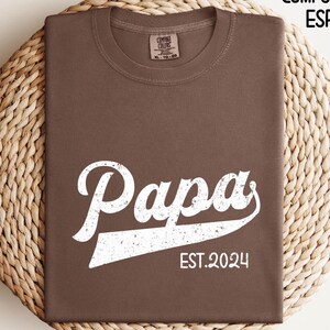 Personalized Papa Shirt, Gift for New Papa ,Papa Est 2025 shirt, Pregnancy Announcement for Papa, New PAPA Gift,Christmas Gift