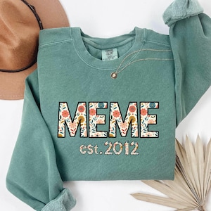 Comfort Colors®Personalized Meme Sweater, Personalized Meme Est.Sweatshirt,Christmas Gift for Meme, Pregnancy Announcement for Meme