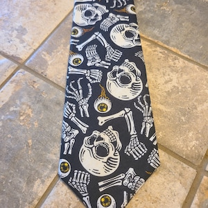 Halloween Tie / Skull Tie / Bones Tie / Spooky Tie