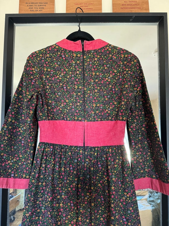 GORGEOUS Vintage Handmade Calico Floral Dress, 19… - image 6