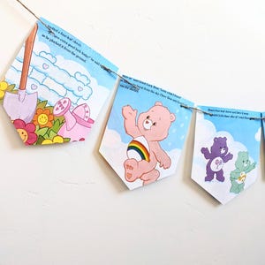 ケアベア ラッキーベアのビッグデイブックページガーランド、子供用パーティーバナー、童謡ベッドルームデコレーション