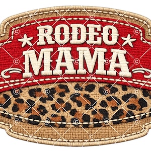 Może przedstawiać: Haftowana naszywka z białymi słowami "RODEO MAMA" na czerwonym tle z rombowym wzorem. Dolna część ma wzór w cętki lamparta, a obramowanie to beżowa faktura juty.