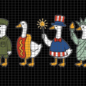 Puede incluir: Una ilustraci&oacute;n gr&aacute;fica de cuatro gansos blancos sobre un fondo de cuadr&iacute;cula negra. El primer ganso lleva un uniforme militar verde. El segundo est&aacute; disfrazado de perrito caliente. El tercero lleva un sombrero de copa y pajarita rojos, blancos y azules, y sostiene una bengala. El cuarto est&aacute; disfrazado de Estatua de la Libertad.