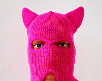 Gestrickte 3-Loch Balaclava mit Katzenohren - Unisex Neon Pinke Gesichtsmaske - Wintermaske - Handgefertigter Tierhut für Ski fahren und Cosplay