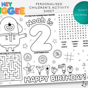 Puede incluir: Hoja de actividades personalizada en blanco y negro para niños con el personaje Duggee, un laberinto, una búsqueda de palabras y un punto a punto. Incluye el texto "Happy Birthday!" y "Digital Download."