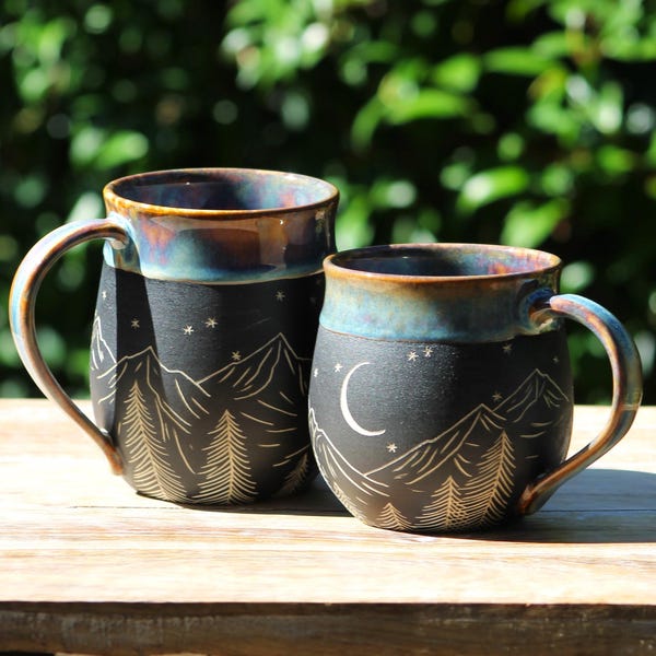 Handgjord snidad keramikmugg | Berg | Hjulgjuten stengods | Sgraffito | 1 mugg