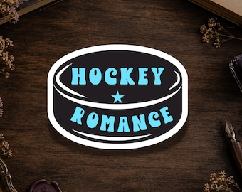 Pegatina "Hockey Romance Bookish": Adhesivo impermeable para portátil (brillante o con purpurina)