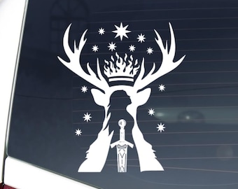 Fantasy Vinyl Aufkleber Hirsch mit Krone und Schwert | Bücherwurm Autosticker