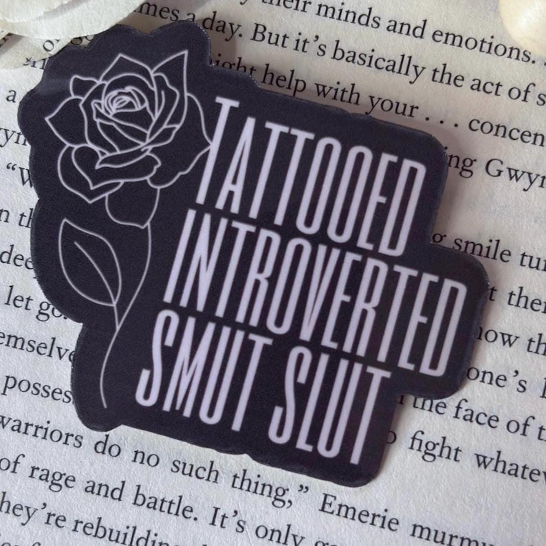 Adesivo "Vadia Introvertida Tatuada e Safada", Decalque Impermeável para Intelectual imagem 2