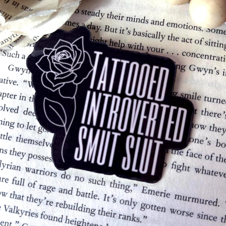 Adesivo "Vadia Introvertida Tatuada e Safada", Decalque Impermeável para Intelectual imagem 1
