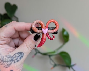 Earthworm Bow Hair Clip