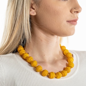 Handmade necklace with yellow Murano glass beads, adjustable clasp, Made in Italy jewellery