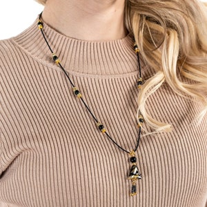 Handmade necklace with pearls and black and gold Murano glass doll, adjustable closure, Made in Italy jewel