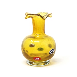 Artistic &quot;merletto&quot; vase created by hand in yellow Murano glass, decorated with millefiori murrine. Made in Italy product by Muma.